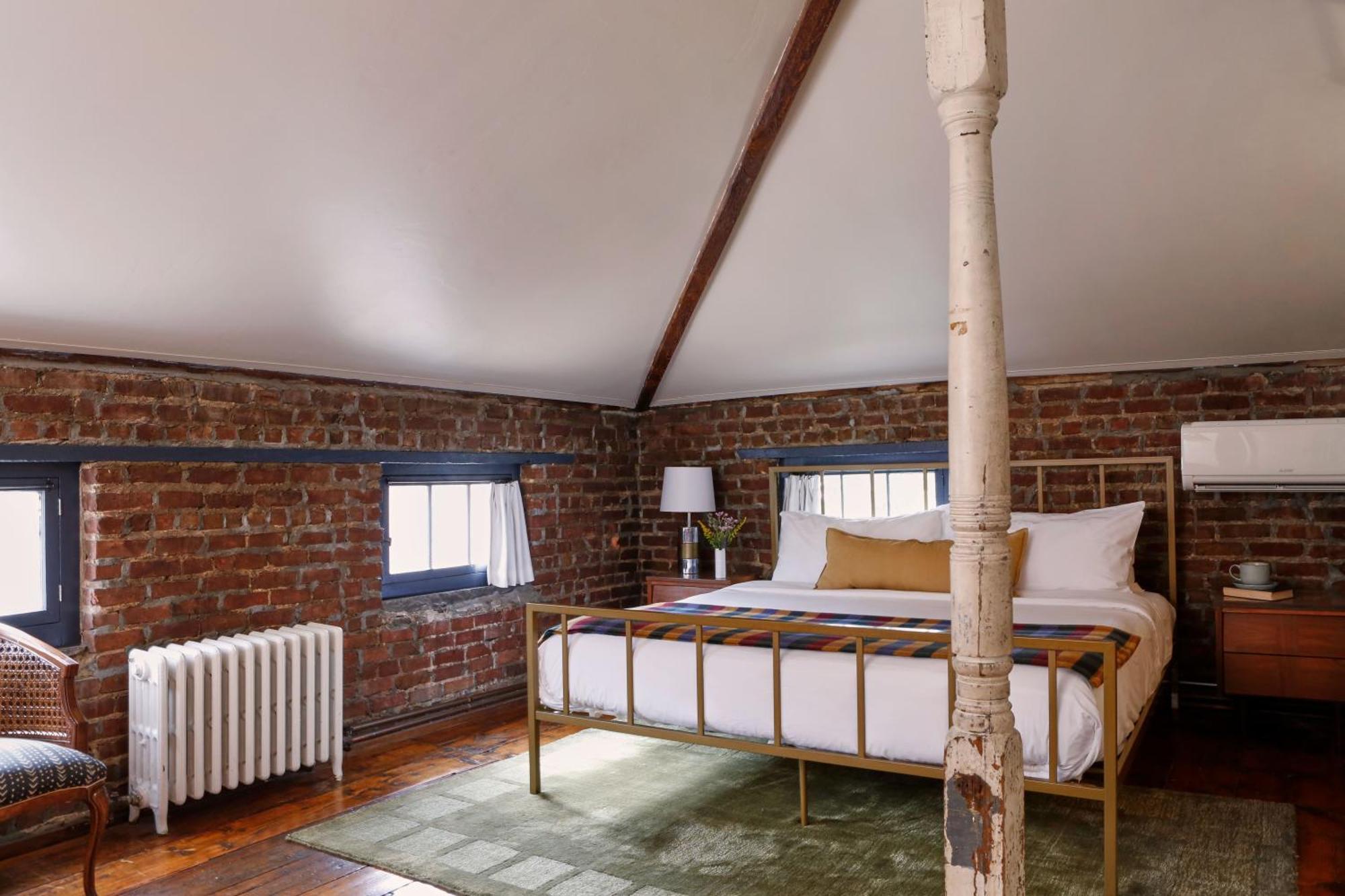 Bed and Breakfast Kingston Carriage House Экстерьер фото